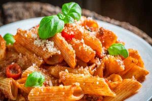 طرز تهیه پاستا با رب گوجه فرنگی